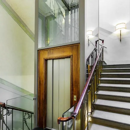 Donna Lipsi - La Dimora Degli Affreschi Apartment Florence