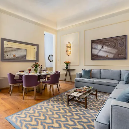 Donna Lipsi - La Dimora Degli Affreschi Apartment Florence
